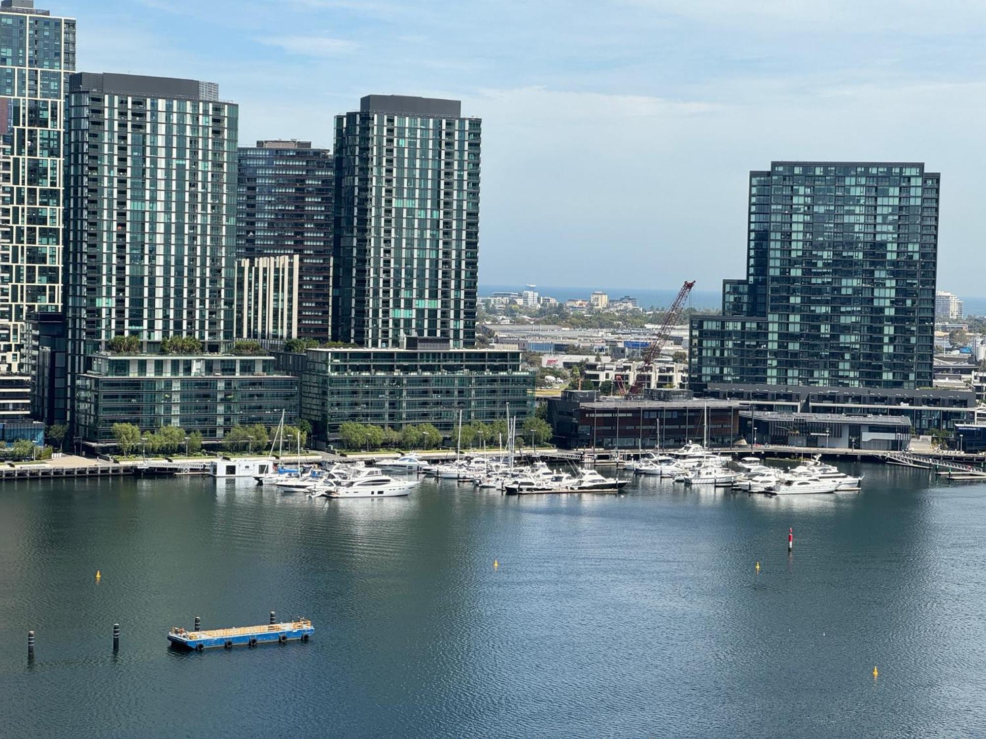 Akom At Docklands Melbourne Exterior foto