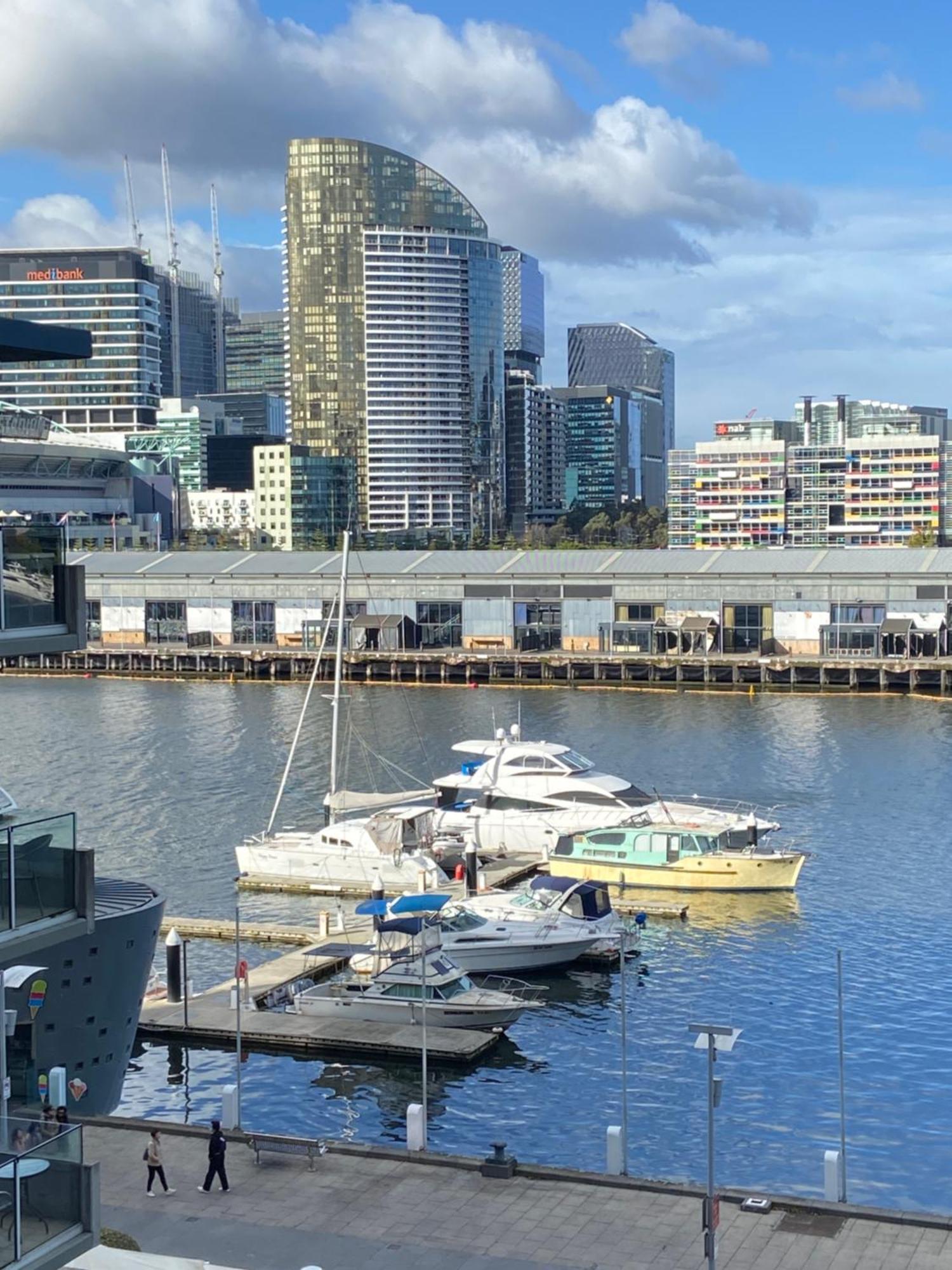 Akom At Docklands Melbourne Exterior foto
