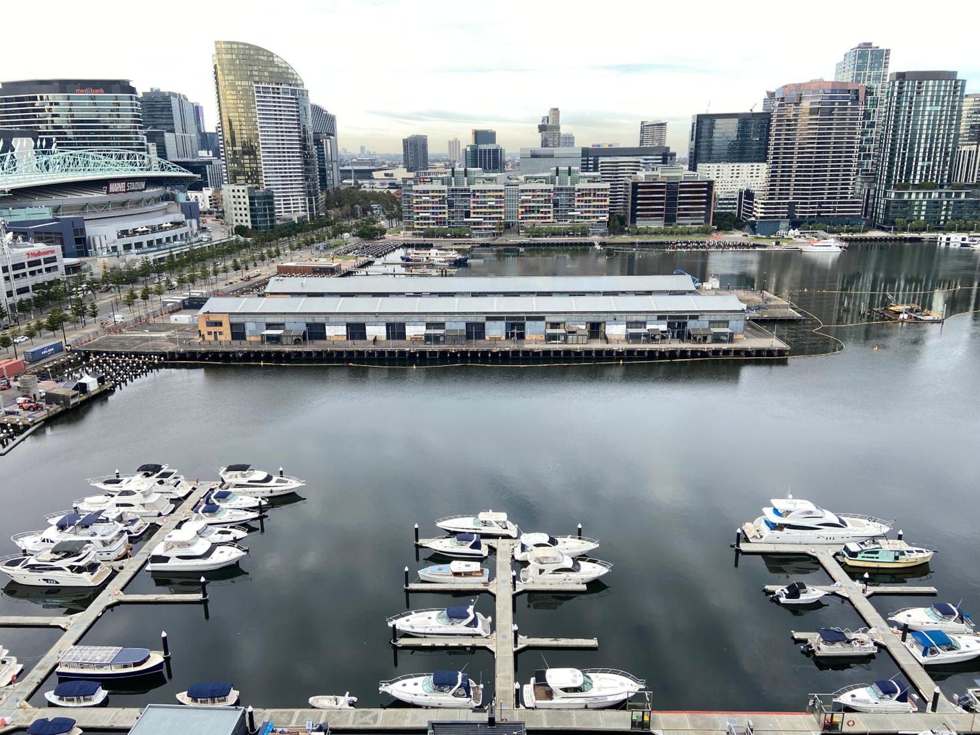Akom At Docklands Melbourne Exterior foto