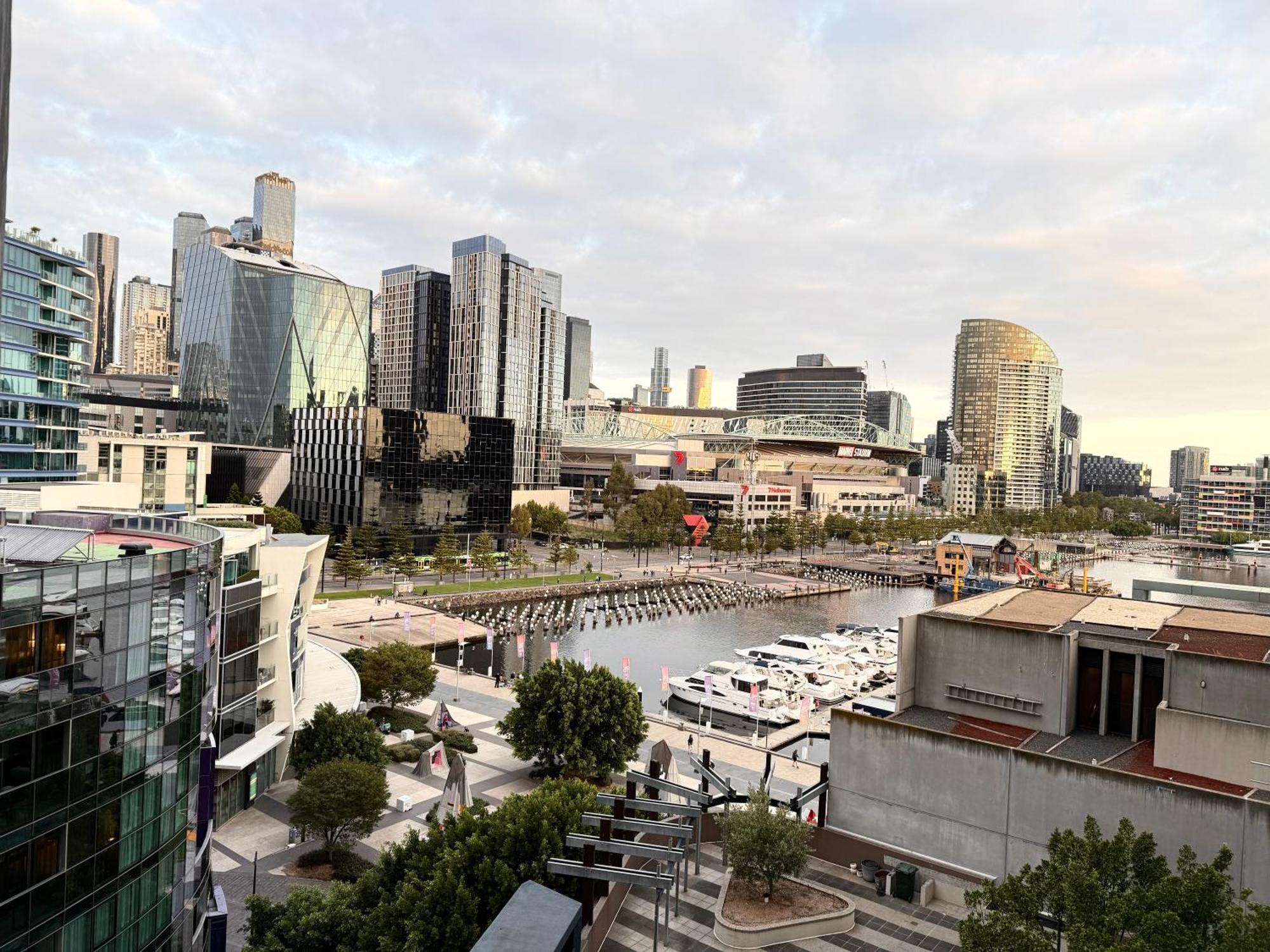 Akom At Docklands Melbourne Exterior foto